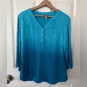 Chico’s size 1 Ombre Blue Blouse Lightweight Floral Textured Pattern